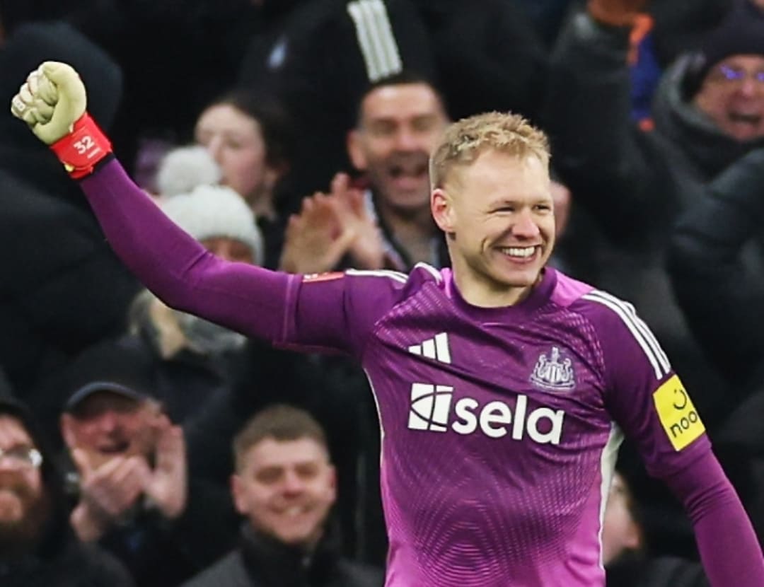 Aaron Ramsdale jadi pahlawan Newcastle, menahan penalti Diakite dan membawa tim lolos 7-6 setelah imbang 3-3 lawan Bournemouth di FA Cup 2026.(Foto: Instagram @nufc)