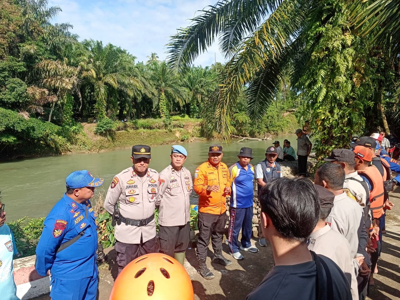 Tim SAR gabungan resmi menghentikan operasi pencarian pelajar yang dilaporkan hanyut di Sungai Batang Sikerbau, Sabtu (10/1).