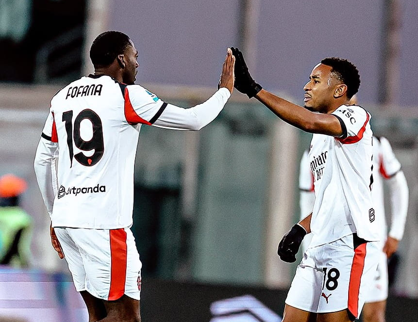 Nkunku (kanan) merayakan gol penyeimbang menit 90 pada pertandingan Fiorentina vs Milan di Serie A.(Foto: Instagram @acmilan)