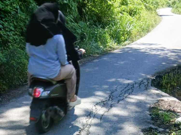 Akses jalan Koto Baru&ndash;Bomas di Leyiang terban 7&ndash;10 meter. PUPR Solsel usulkan penanganan dan tunggu pembebasan lahan serta proses R3P provinsi.