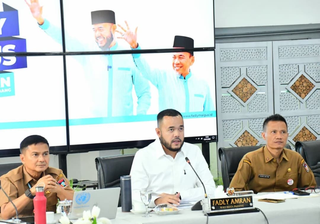 Wali Kota Padang Fadly Amran saat memberikan paparan mengenai proyek pengelolaan air limbah Sungai Batang Arau melalui skema Sister City dengan Jerman.(Foto: Prokopim)
