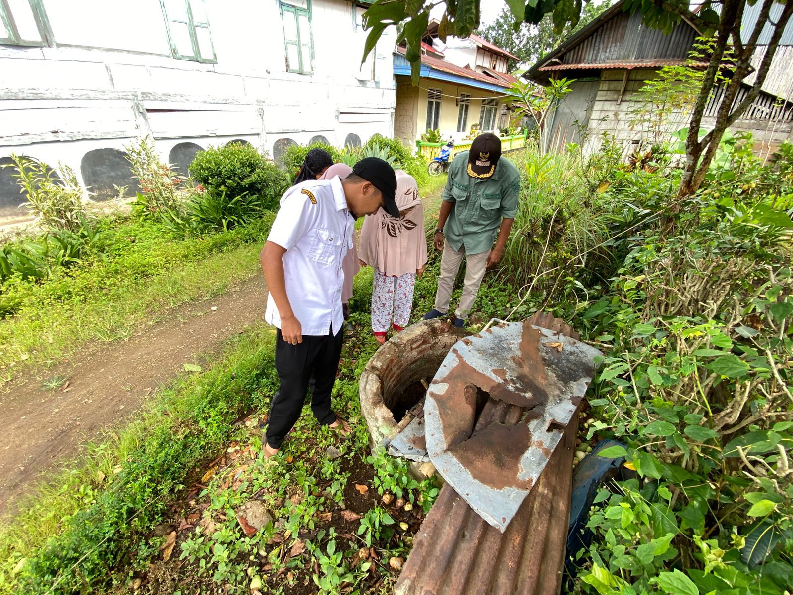 Warga Jorong Dalam Nagari, Nagari Situjuah Tungkar, Kecamatan Situjuah Limo Nagari, Kabupaten Limapuluh Kota, memanfaatkan sumur yang memiliki aliran air bawah tanah untuk memenuhi kebutuhan air.