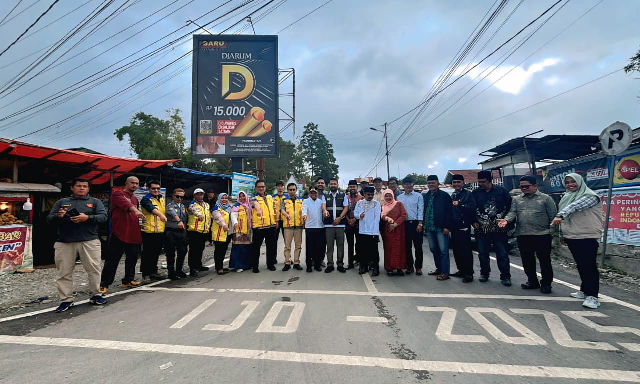 Inpres Jalan Daerah di Kabupaten Solok di Taratak Galundi, Alahan Panjang, sepanjang 2,4 kilometer dengan nilai kontrak Rp8,4 miliar.
