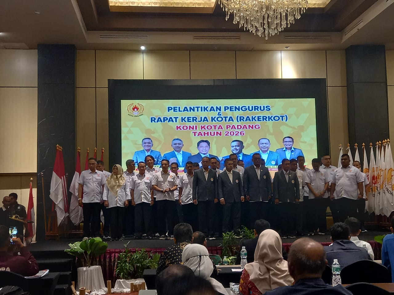 Pelantikan pengurus KONI Kota Padang periode 2025&ndash;2029 di Axana Hotel Padang.
