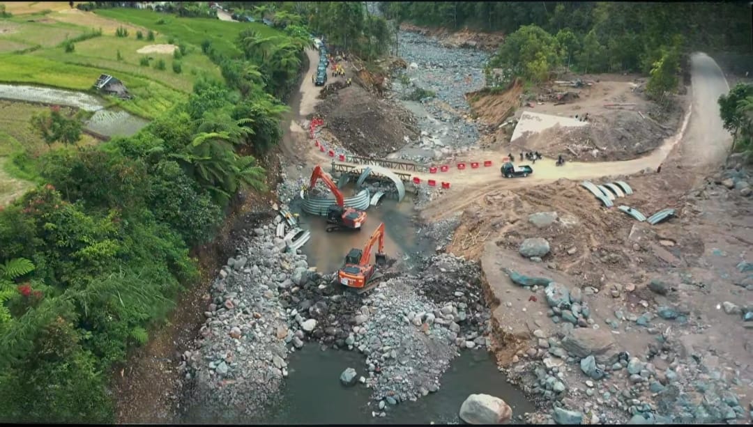 Kementerian PU percepat penanganan pascabencana di Malalak, Sumatera Barat. Terdapat 28 titik kerusakan sepanjang 17 km, akses masih terputus dan belum dapat dilalui.