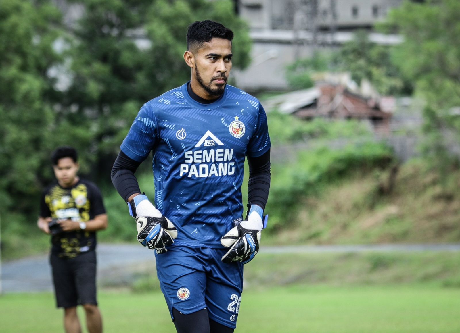 Penjaga gawang, Rendy Oscario resmi kembali ke Semen Padang FC.