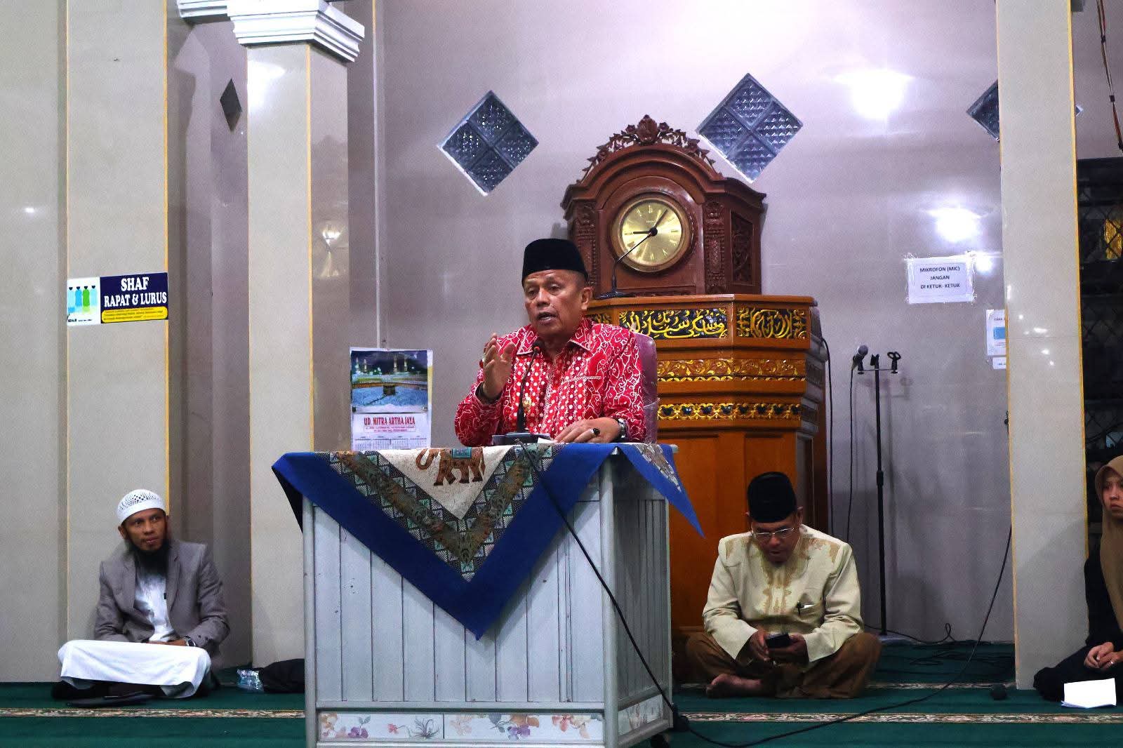 Wakil Wali Kota Payakumbuh, Elzadaswarman, mengajak masyarakat menjadikan peringatan Isra Mi&rsquo;raj Nabi Muhammad SAW sebagai momentum untuk memperkuat keimanan dan ketakwaan.