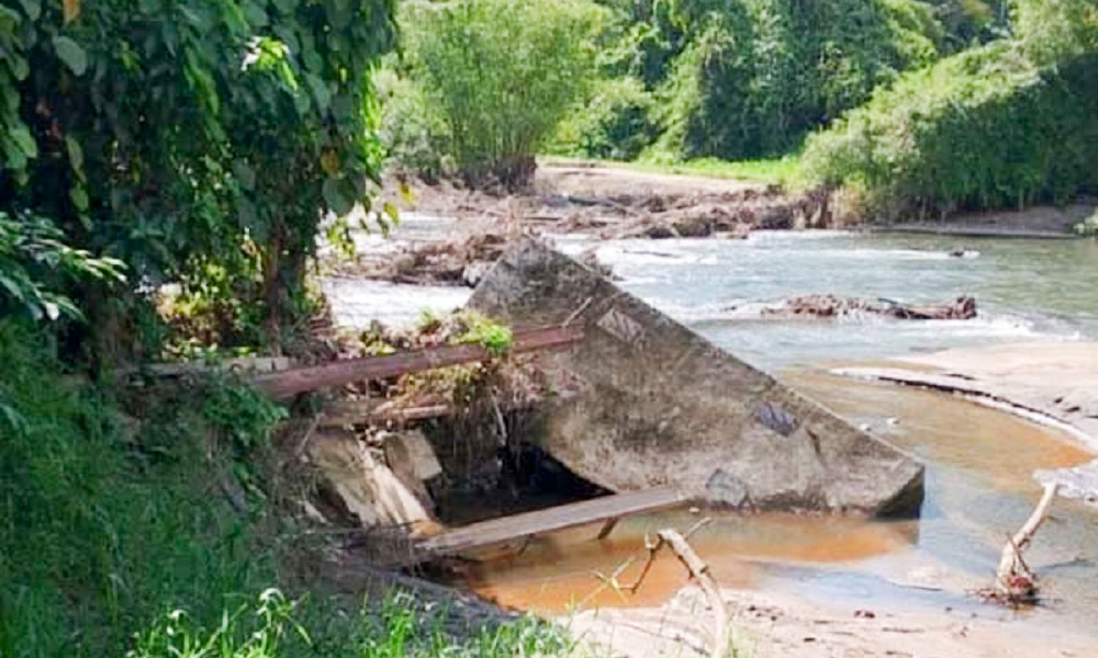 Nagari Campago Barat ajukan pembangunan ulang Rajang Bukik Kuduang ke PUPR Padangpariaman setelah ambruk 2024. Warga masih pakai jalur alternatif.