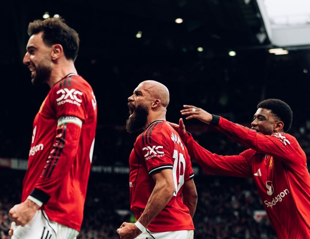 Bryan Mbeumo merayakan gol bersama Bruno Fernandes dan Amad Diallo dalam kemenangan Manchester United atas Manchester City di Old Trafford.(Foto: IG @manutd)