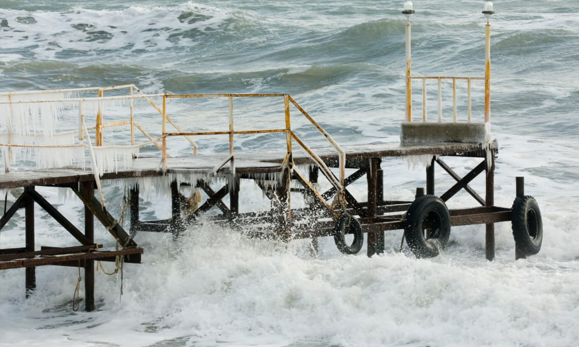 BMKG Maritim Teluk Bayur mengeluarkan peringatan gelombang tinggi hingga 4 meter di perairan Sumbar pada 17&ndash;20 Januari 2026 dan imbau pelaut tingkatkan waspada.