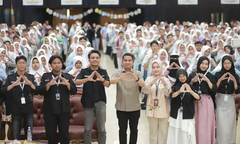 Solok Campus Education Festival 2026 dibuka Wali Kota Ramadhani Kirana Putra di Kubung Tigobaleh. Hadir puluhan kampus, pameran, dan konsultasi pendidikan.