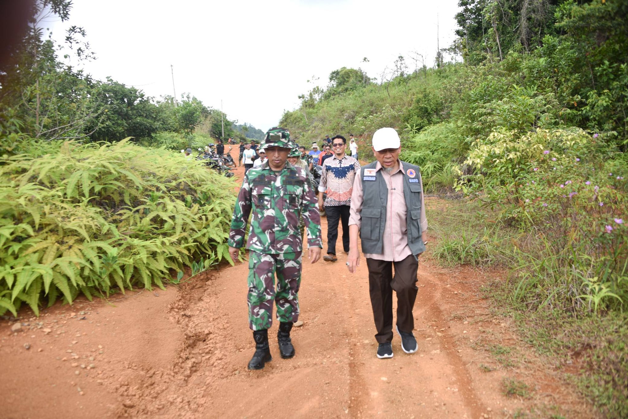 Pemko Padang mematangkan rencana pembangunan huntap dengan meninjau lahan yang akan dijadikan huntap di kawasan Tanah Sungkai, Kelurahan Lambung Bukik, Kecamatan Pauh.