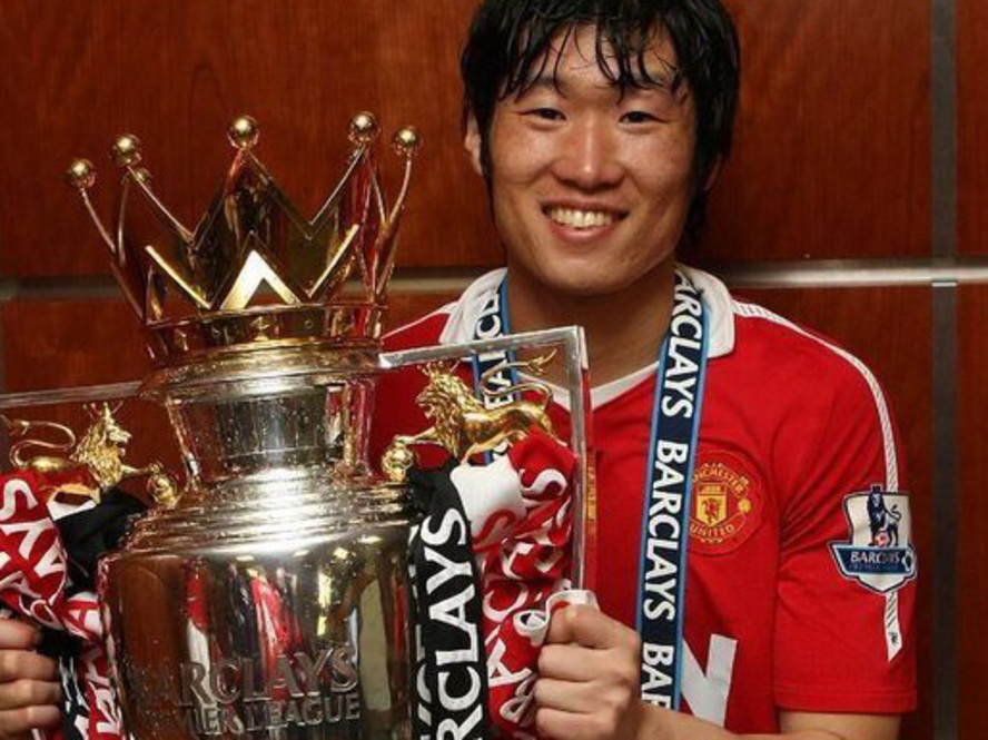 Park Ji-sung membuktikan diri di Manchester United dengan 13 trofi, mendapat pujian Sir Alex Ferguson, dan menjadi pemain Asia paling berpengaruh di Liga Inggris.