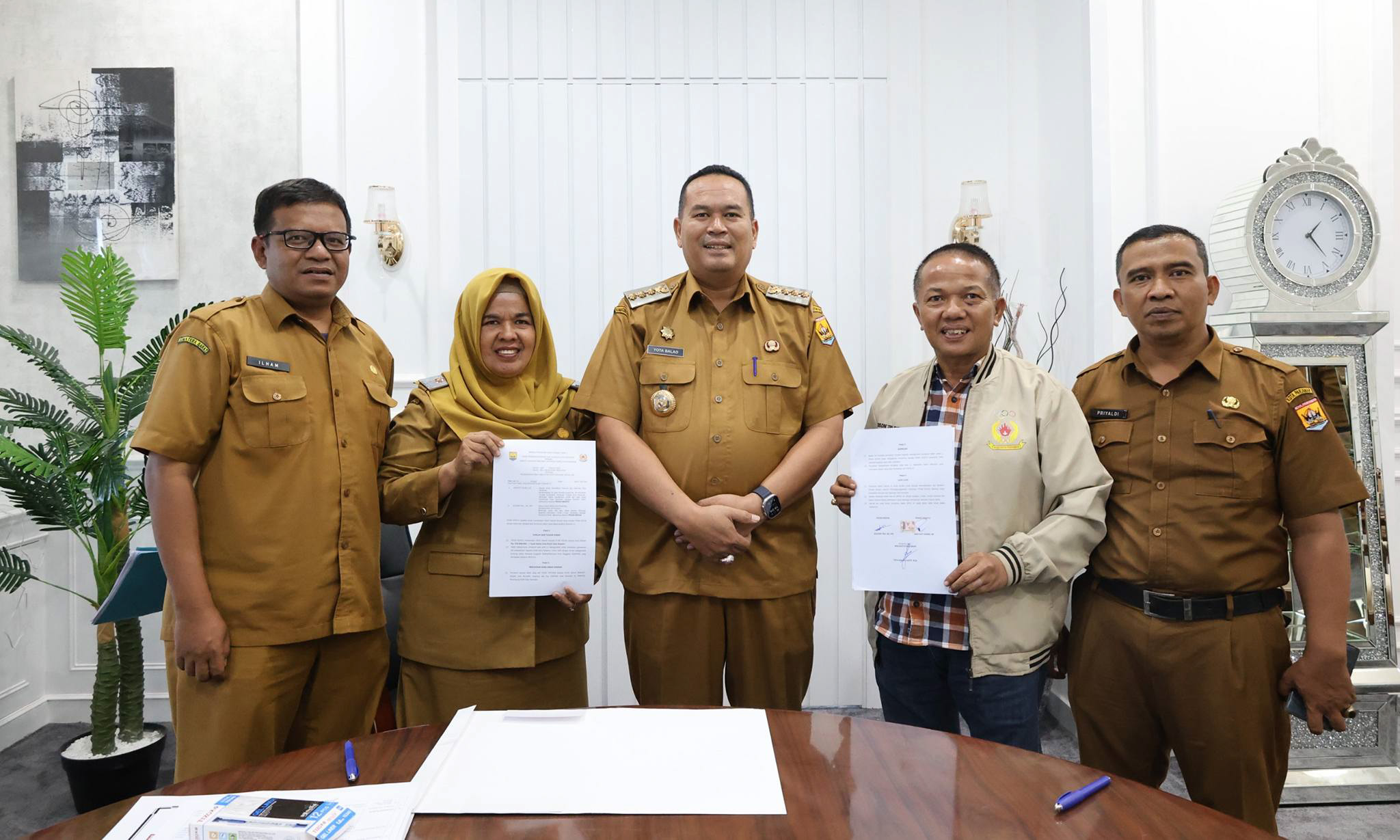 Pemko Pariaman menyalurkan hibah Rp750 juta kepada KONI Kota Pariaman untuk pembinaan atlet.