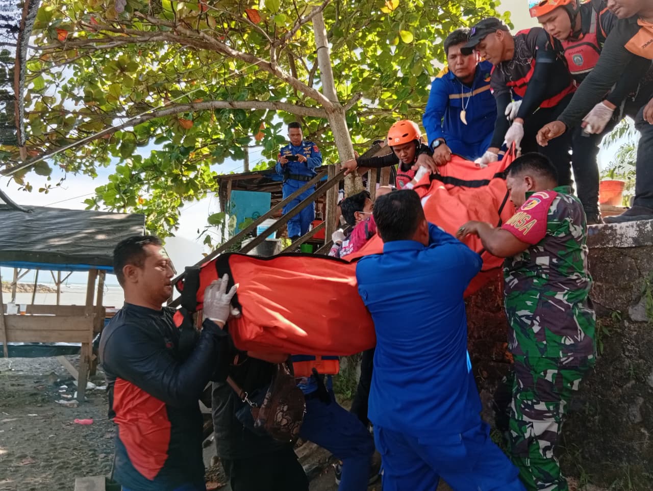Pria menjaring ikan di Muaro Sunua, Padangpariaman ditemukan meninggal dunia oleh Tim SAR gabungan, Rabu (21/1/2026).