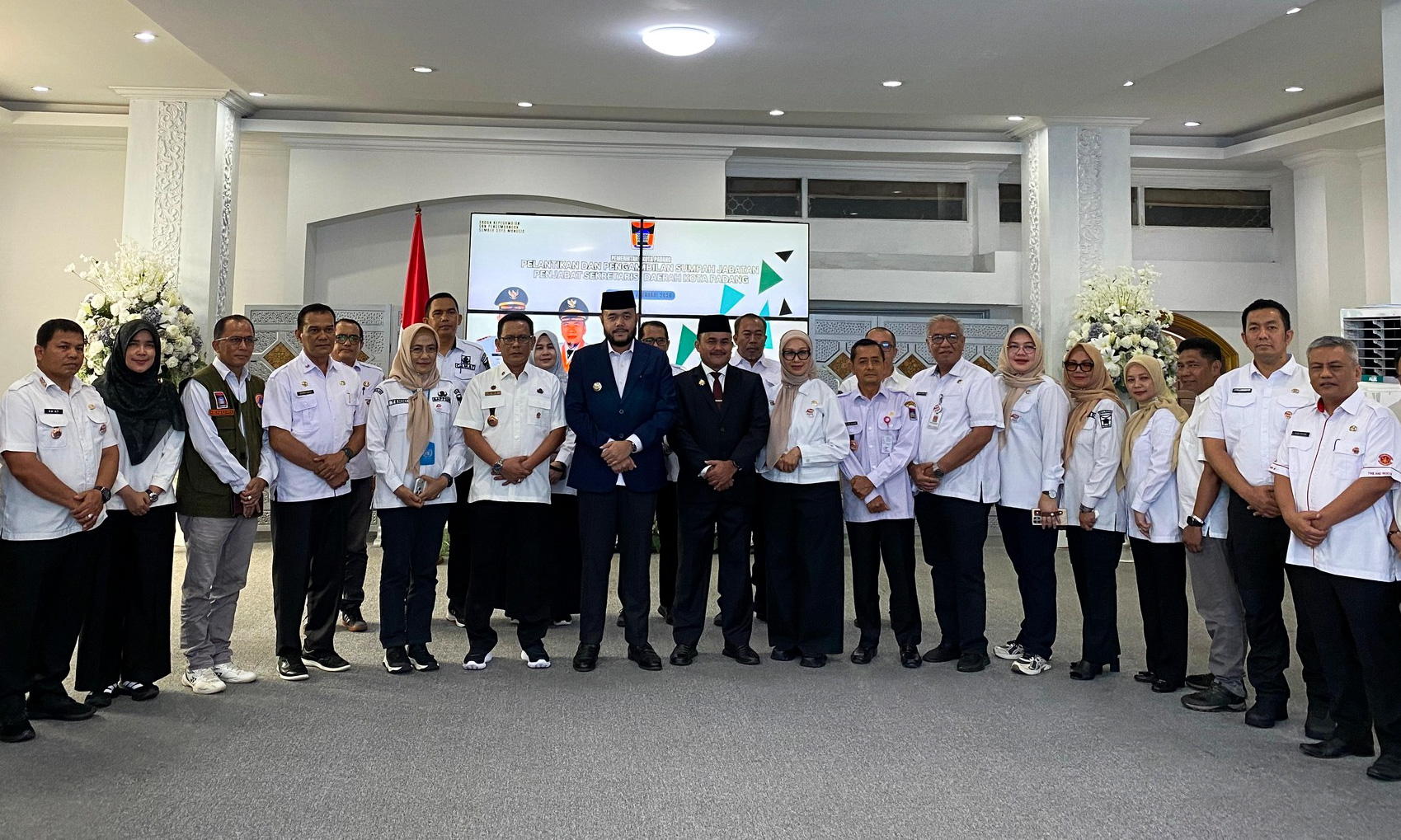 Wali Kota Padang melantik Raju Minropa sebagai Pj Sekda, minta fokus pemulihan banjir November 2025 serta perbaikan sungai, drainase, dan jalan kota, Rabu (21/1/2026).
