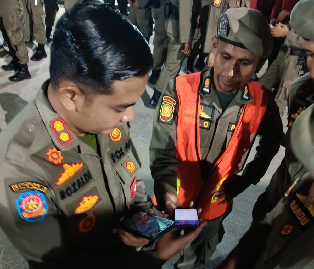 Satpol PP Padang memiliki aplikasi Satpol PP Mobile untuk memantau kinerja personel secara real time dan terintegrasi.