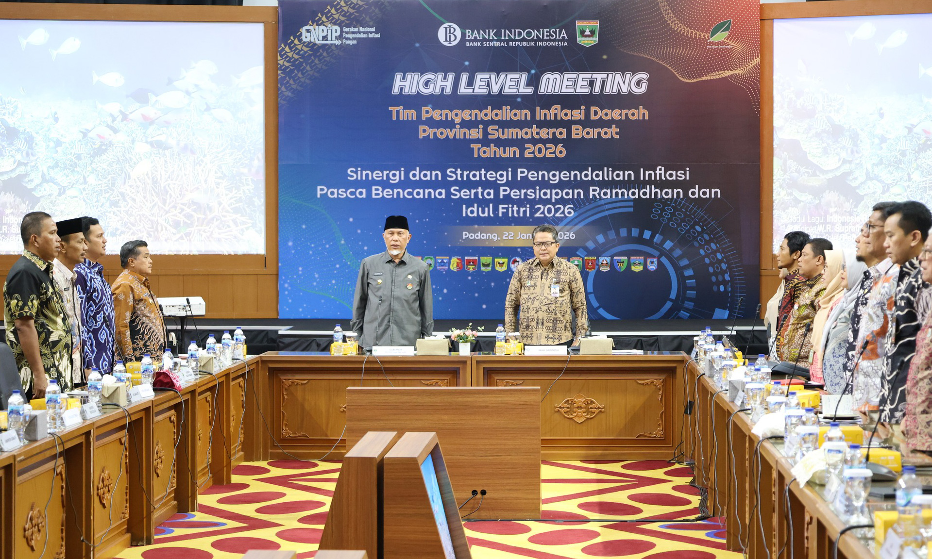 HLM TPID Sumbar 2026 membahas pengendalian harga pangan pascabencana dan persiapan Ramadan-Idul Fitri, dihadiri Wakil Wali Kota Pariaman Mulyadi (kiri).
