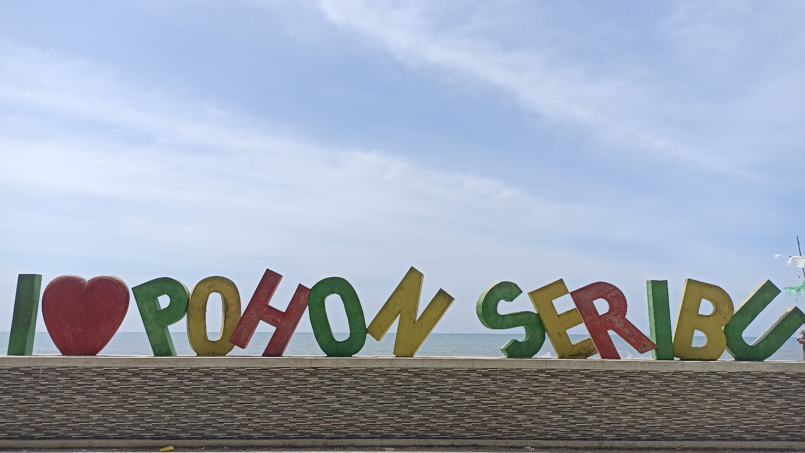 Tagline Pantai Seribu Pohon yang ikonik.