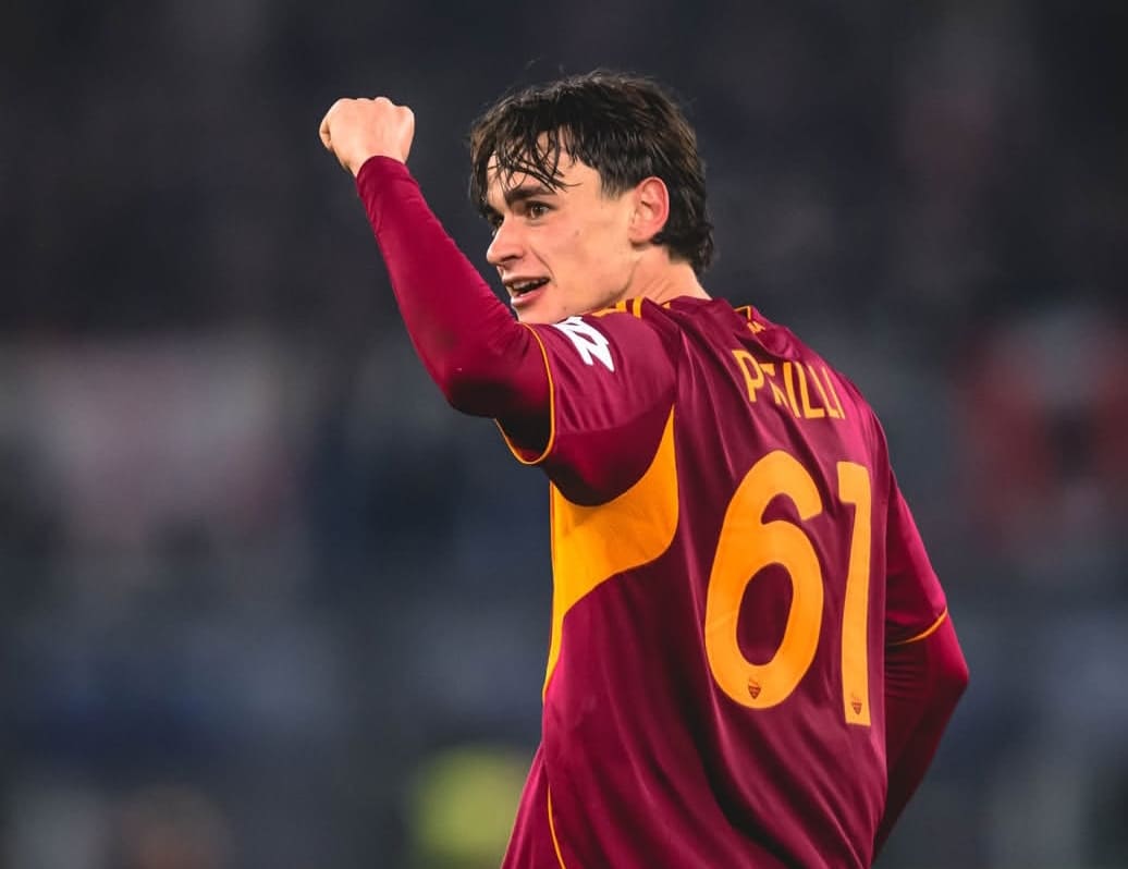 Niccol&ograve; Pisilli merayakan golnya yang memastikan kemenangan Roma 2-0 atas Stuttgart pada giornata ketujuh Liga Europa.(Foto: IG @officialasroma)