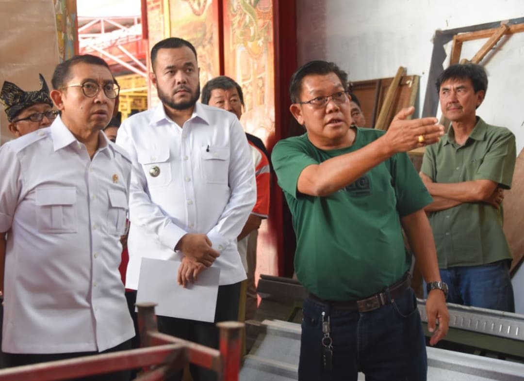 Wali Kota Padang Fadly Amran dan Menteri Kebudayaan Fadli Zon meninjau revitalisasi Klenteng See Hien Kiong, cagar budaya Kota Tua Padang.(Foto: Prokopim)