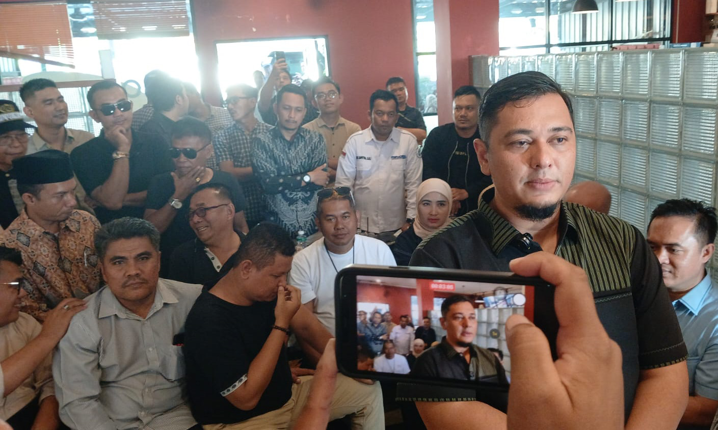 Menjelang Muscab Peradi SAI Padang, Martry Gilang Rosadi menggelar doa bersama ratusan advokat di Padang, Jumat (23/1/2026).