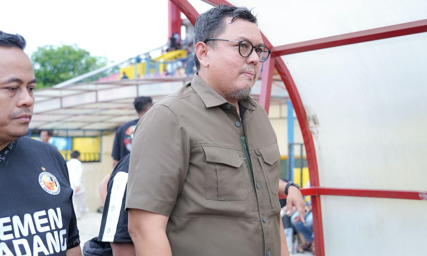 Komisaris Semen Padang FC, Braditi Moulevey.