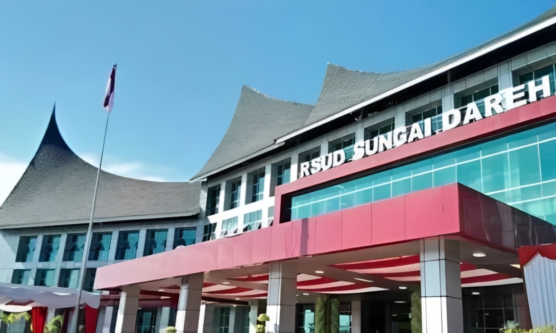Jasa medis dokter dan perawat RSUD Sungai Dareh tertunda sejak April 2025. Manajemen akui tunda bayar meski klaim BPJS disebut cair rutin.