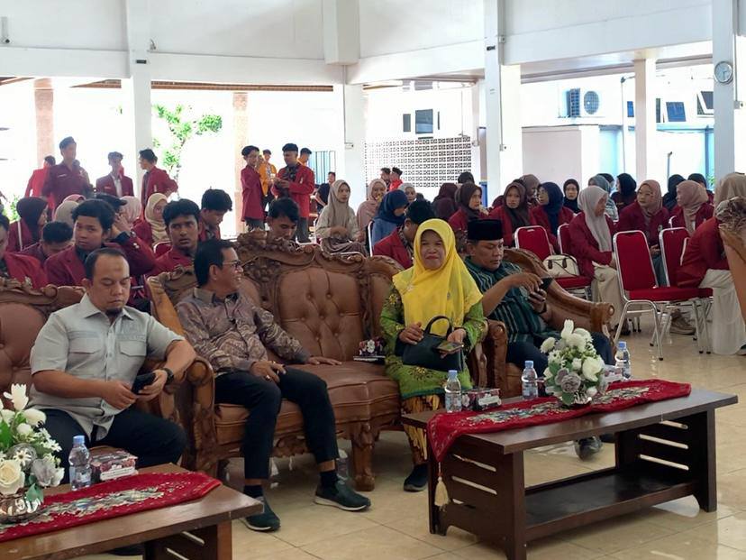 Asisten I Bidang Pemerintahan dan Kesejahteraan Rakyat Setda Kota Padang, Tarmizi Ismail saat menghadiri Pelantikan PC IMM Kota Padang periode 2026-2027, Sabtu (24/1).