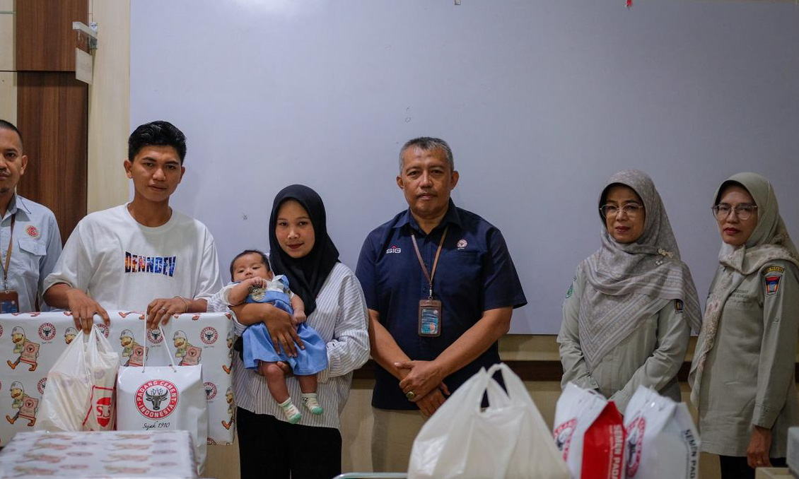 PT Semen Padang salurkan bantuan Rp7,06 juta cegah stunting kepada 9 KK di Lubukkilangan, Pauh, dan Lubukbegalung melalui Program Genting 2026.