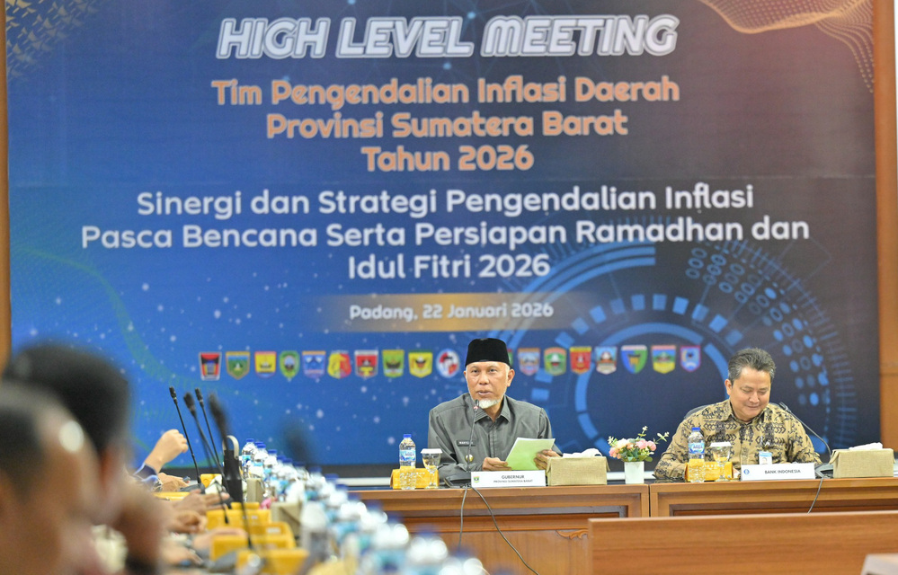 Bank Indonesia memberikan apresiasi kepada pemerintah daerah di Sumbar atas capaian percepatan digitalisasi keuangan melalui TP2DD 2025 dan BI Award 2025.