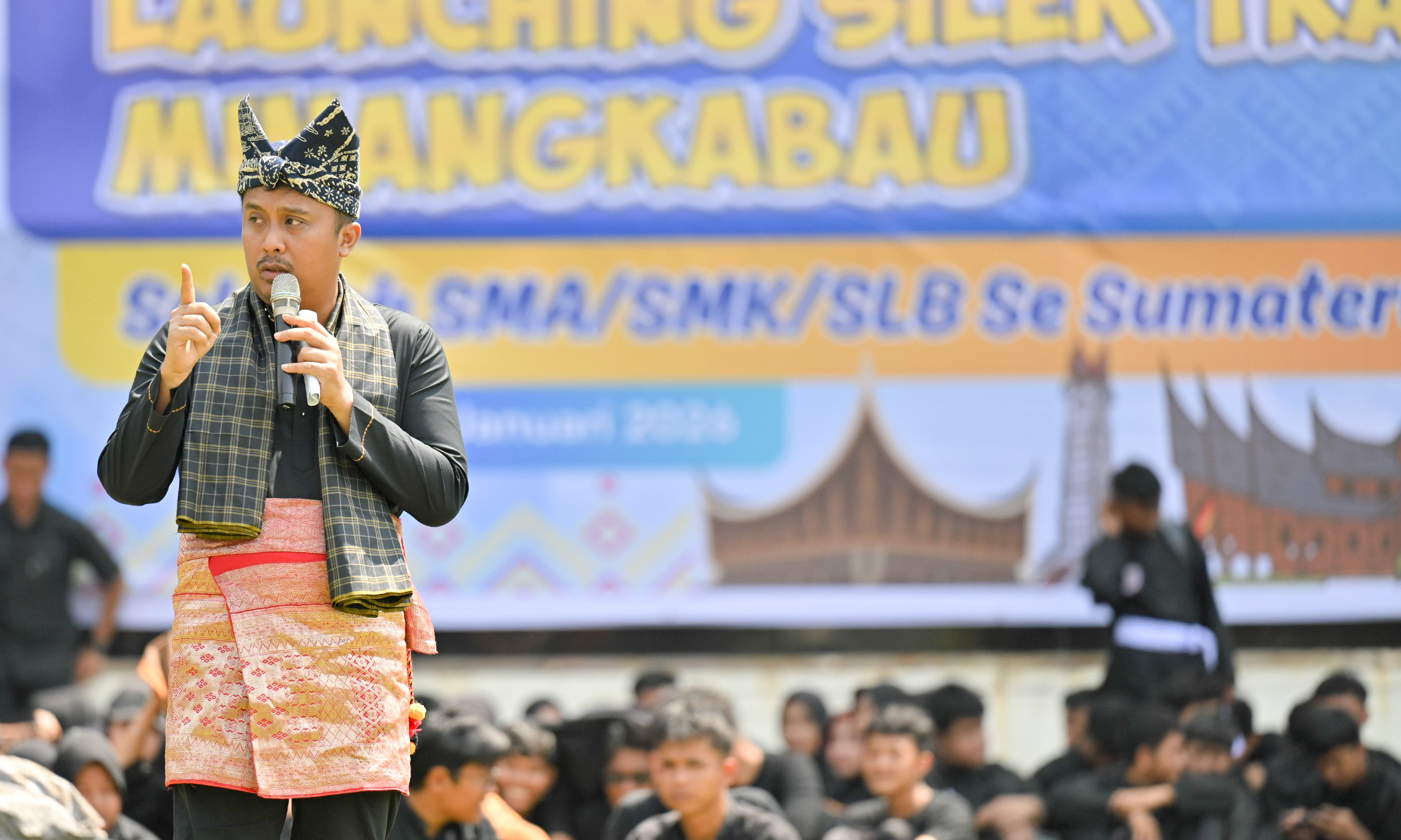 Pemprov Sumbar mewajibkan Silek Tradisi Minangkabau sebagai ekstrakurikuler di SMA, SMK, dan SLB guna memperkuat karakter pelajar berbasis adat.