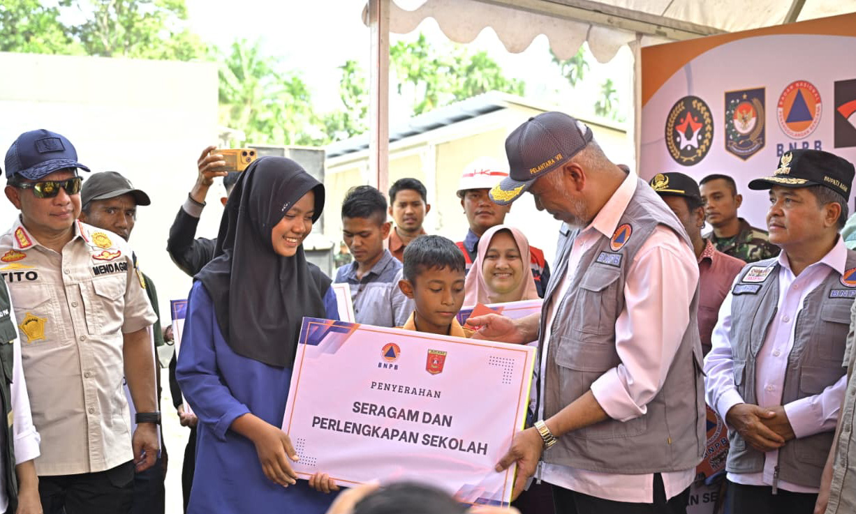 Menko PMK Pratikno meresmikan hunian sementara di Agam dan meninjau pemulihan pascabencana Sumbar bersama Gubernur Mahyeldi, Sabtu, 24 Januari 2026.