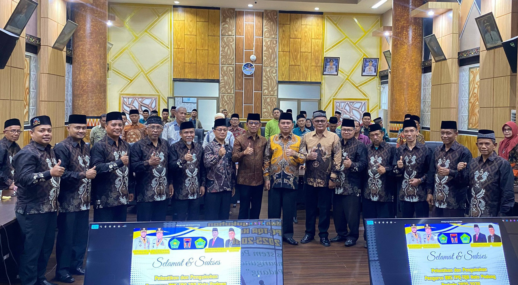 Pelantikan pengurus BKS TPQ/TQA Kota Padang periode 2025&ndash;2030, Pemko tekankan koordinasi dan kesamaan visi penguatan pendidikan Al-Qur&rsquo;an.