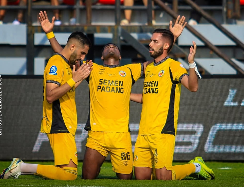 Dua gol babak pertama Semen Padang, melalui &Acirc;ngelo Meneses dan Jaime Giraldo mengakhiri rekor enam laga nirbobol Bali United di Super League 2025/2026.(Foto: IG Semen Padang FC)