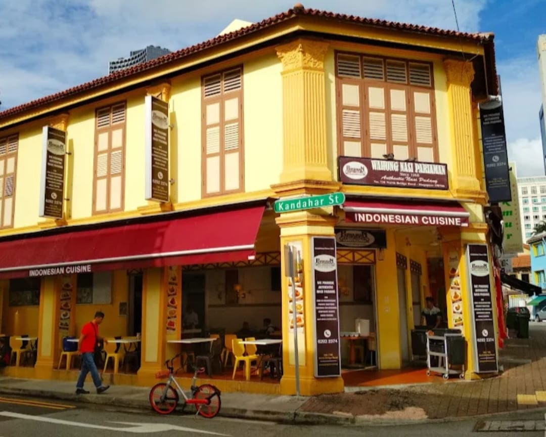 Suasana Warong Nasi Pariaman di kawasan Kampong Glam, Singapura, yang mengumumkan penutupan setelah 78 tahun melayani pelanggan.(Foto: IG @thehalalfoodblog)