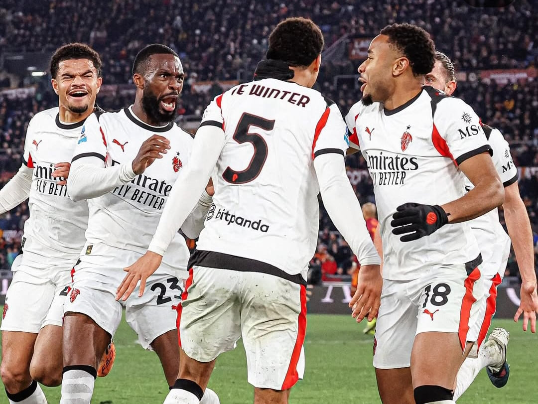 De Winter merayakan gol sundulan yang membawa Milan unggul sementara atas Roma di Olimpico.(Foto: IG @acmilan)