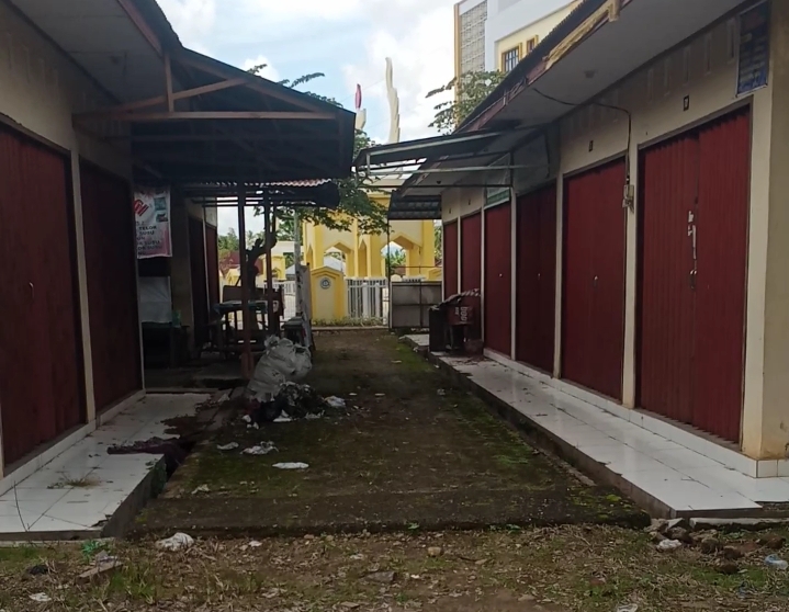 Suasana Pasar Padang Kaduduak yang sepi tanpa aktivitas beberapa waktu lalu.