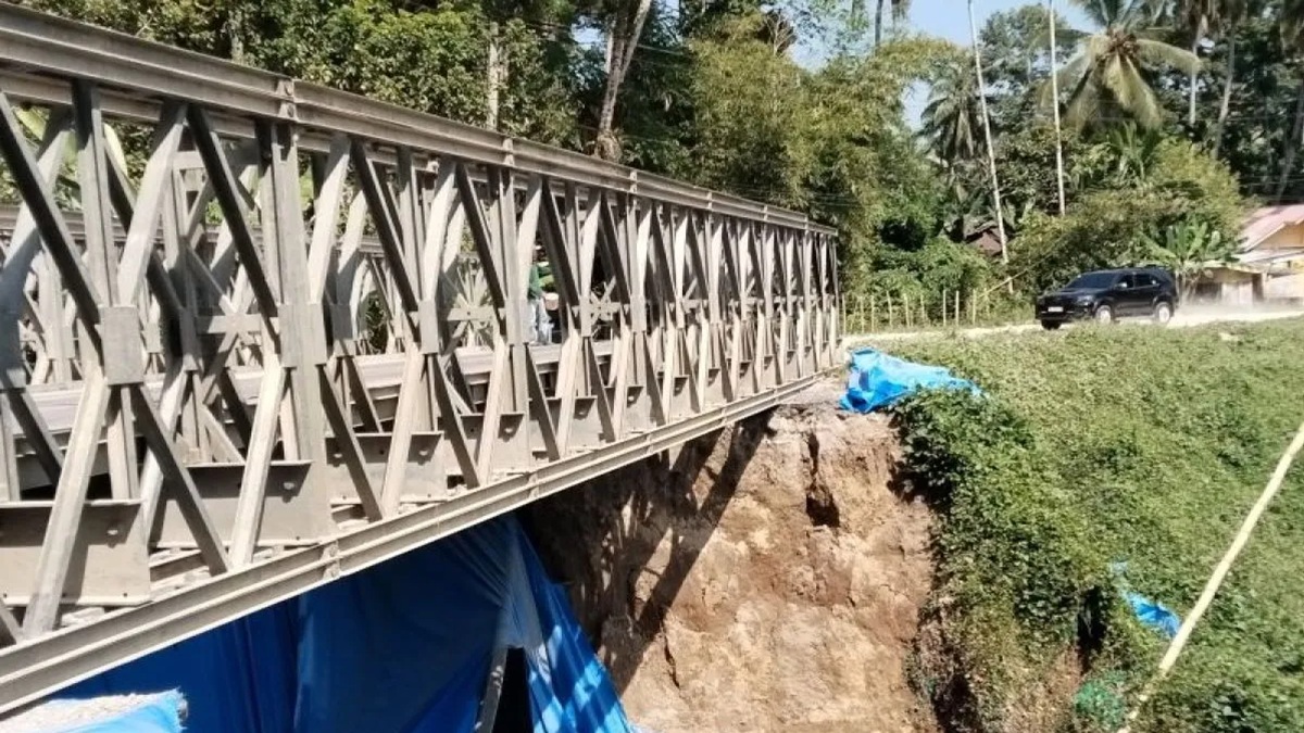 Salah satu jembatan bailey di Padangpariaman yang sudah dapat digunakan oleh warga.