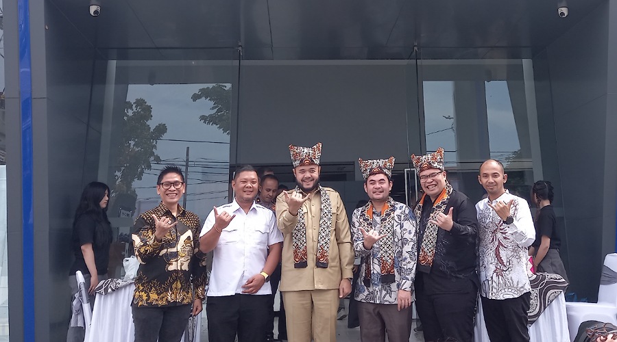 BYD BIPO resmi menggelar grand opening di Jalan Bypass KM 13, Kuranji, Kota Padang, Selasa (27/1/2026). Acara ini dihadiri Wali Kota Padang, Fadly Amran.
