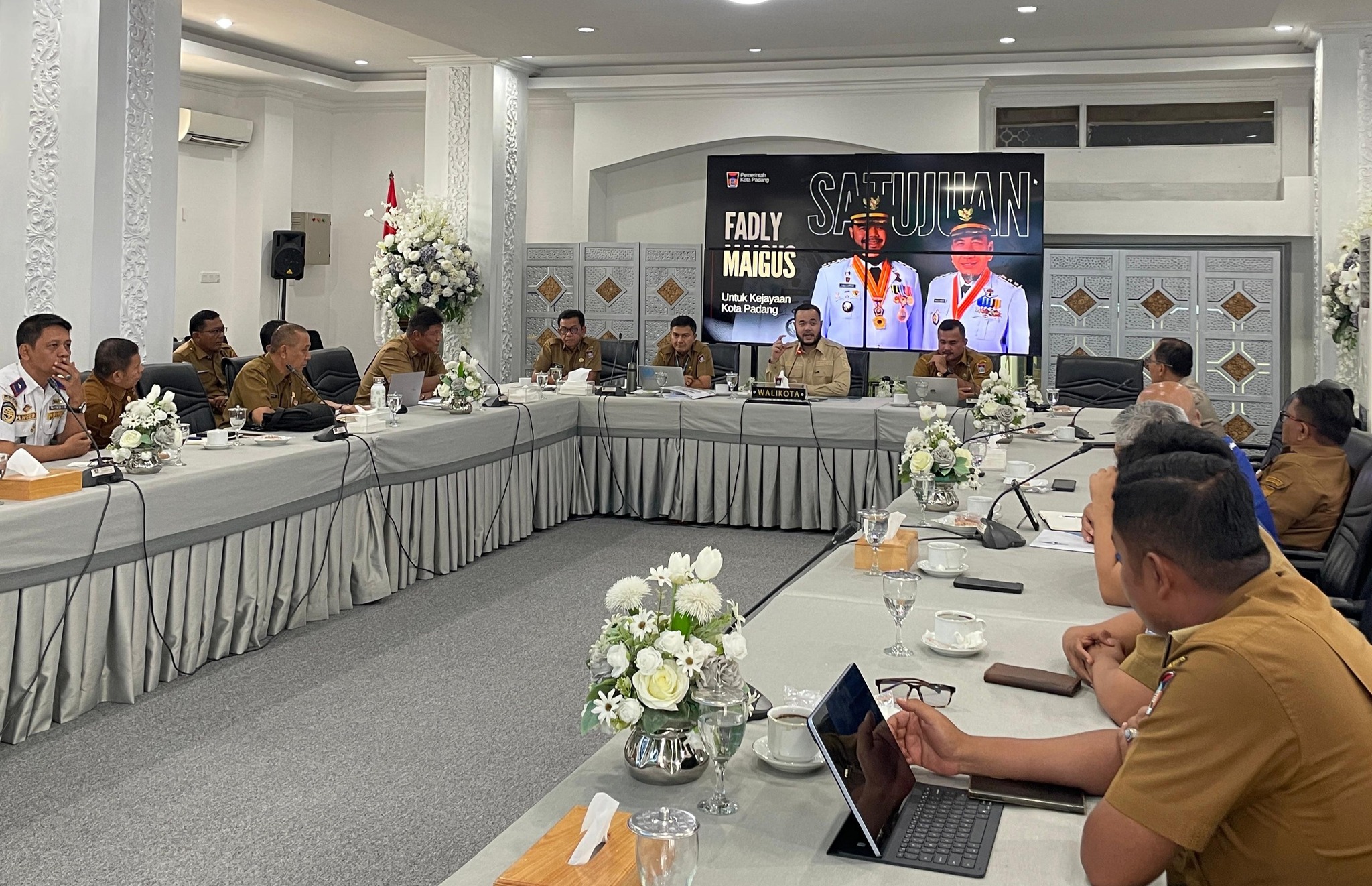 Wali Kota Padang Fadly Amran memimpin Rapat Koordinasi Darurat Penanganan Kekeringan dan Krisis Air Bersih di Gedung Putih, Rumah Dinas Wali Kota, Senin (26/1/2026).