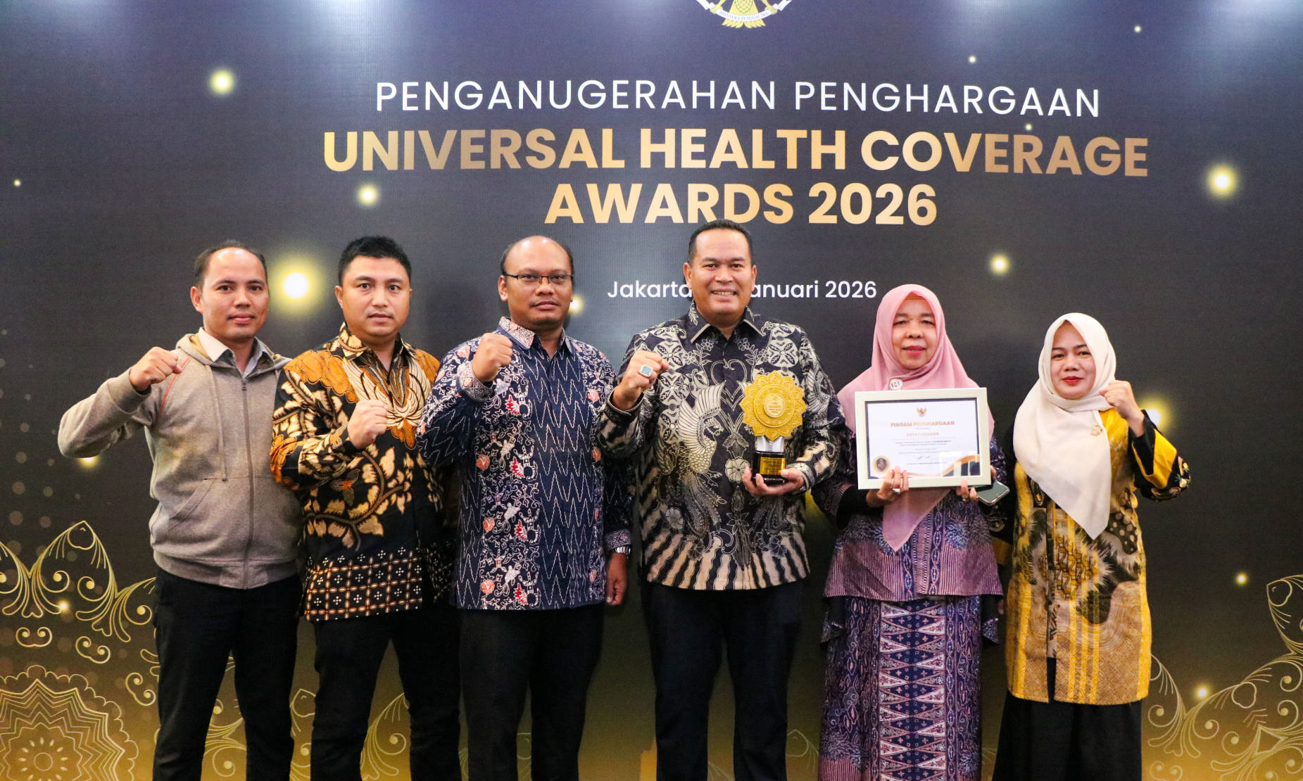 Wali Kota Pariaman, Yota Balad, terima penghargaan UHC Awards 2026, dalam Deklarasi dan Pencanangan UHC 2026 di Ballroom JIEXPO Kemayoran, Jakarta Pusat, Selasa (27/1/2026).