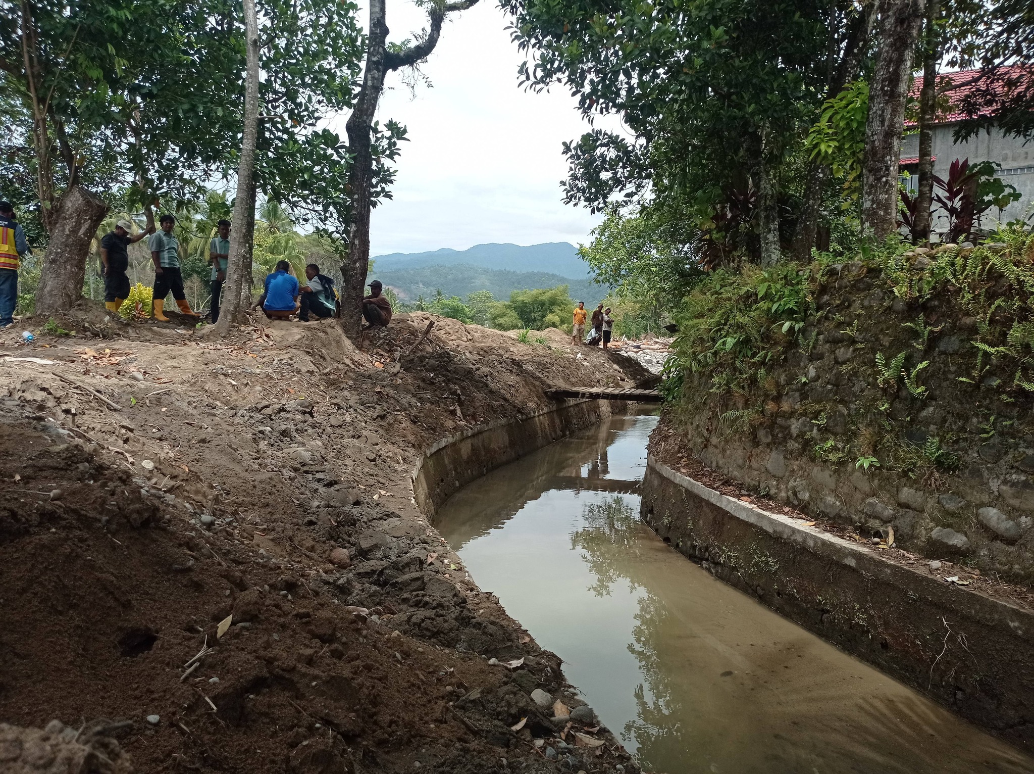 Daerah Irigasi (DI) Lubuk Minturun Kelurahan Koto Panjang Ikur Koto (KPIK), Kecamatan Koto Tangah kini telah kembali berfungsi dan mulai mengairi lahan pertanian warga, Rabu (28/1/2026).