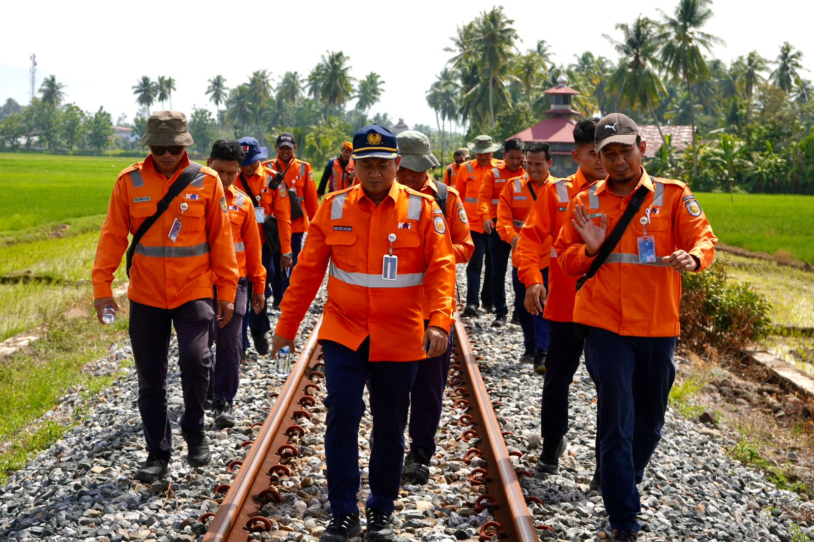 KAI Divre II Sumbar cek lintas Kuraitaji&ndash;Cimparuh jelang Angkutan Lebaran 2026 guna memastikan keselamatan operasional dan mencegah kecelakaan KA, Rabu (28/1/2026).