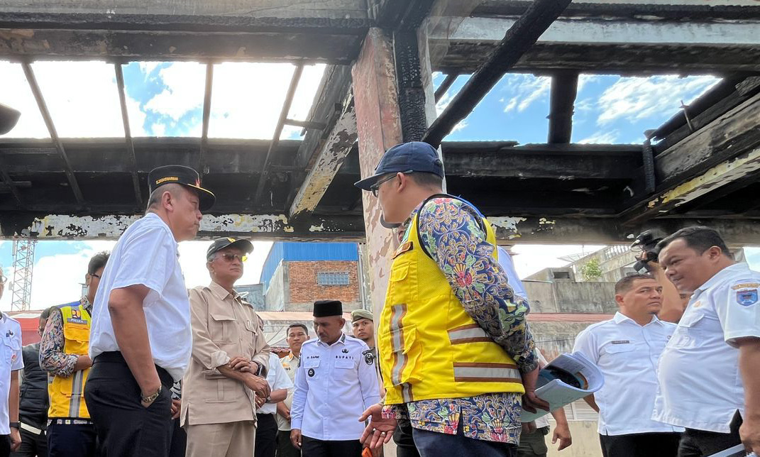 Menteri PU Dody Hanggodo meninjau Blok Barat Pasar Payakumbuh. Basic design dan sertifikat lahan rampung, lelang pembangunan ditargetkan akhir 2026.
