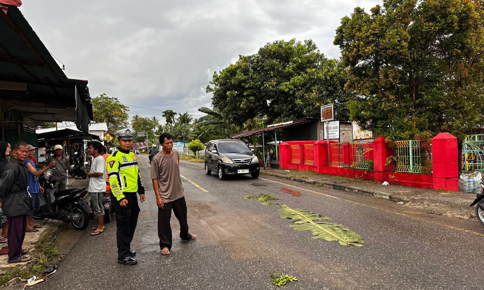 Lokasi kecelakaan maut yang terjadi di Jalan Padang&ndash;Painan, Bayang, Pesisir Selatan. Pelajar tewas tertabrak truk tangki setelah sepeda motor terjatuh.