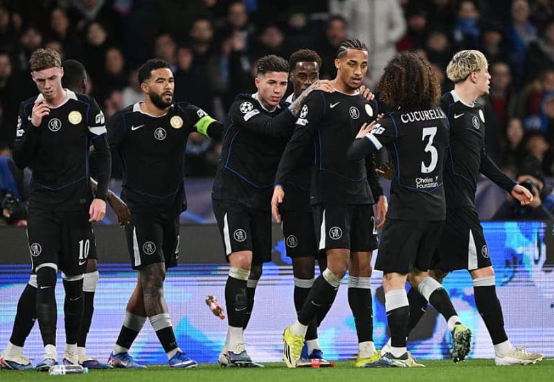 Joao Pedro merayakan golnya setelah menerima assist dari Cole Palmer saat Chelsea comeback 3-2 atas Napoli di Liga Champions. (Foto:UEFA.com)