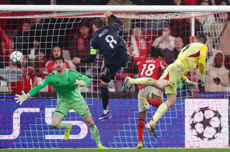 Anatoliy Trubin cetak gol penentu menit 98, bawa Benfica menang 4-2 atas Real Madrid di Liga Champions 2026. (Foto: UEFA.com)