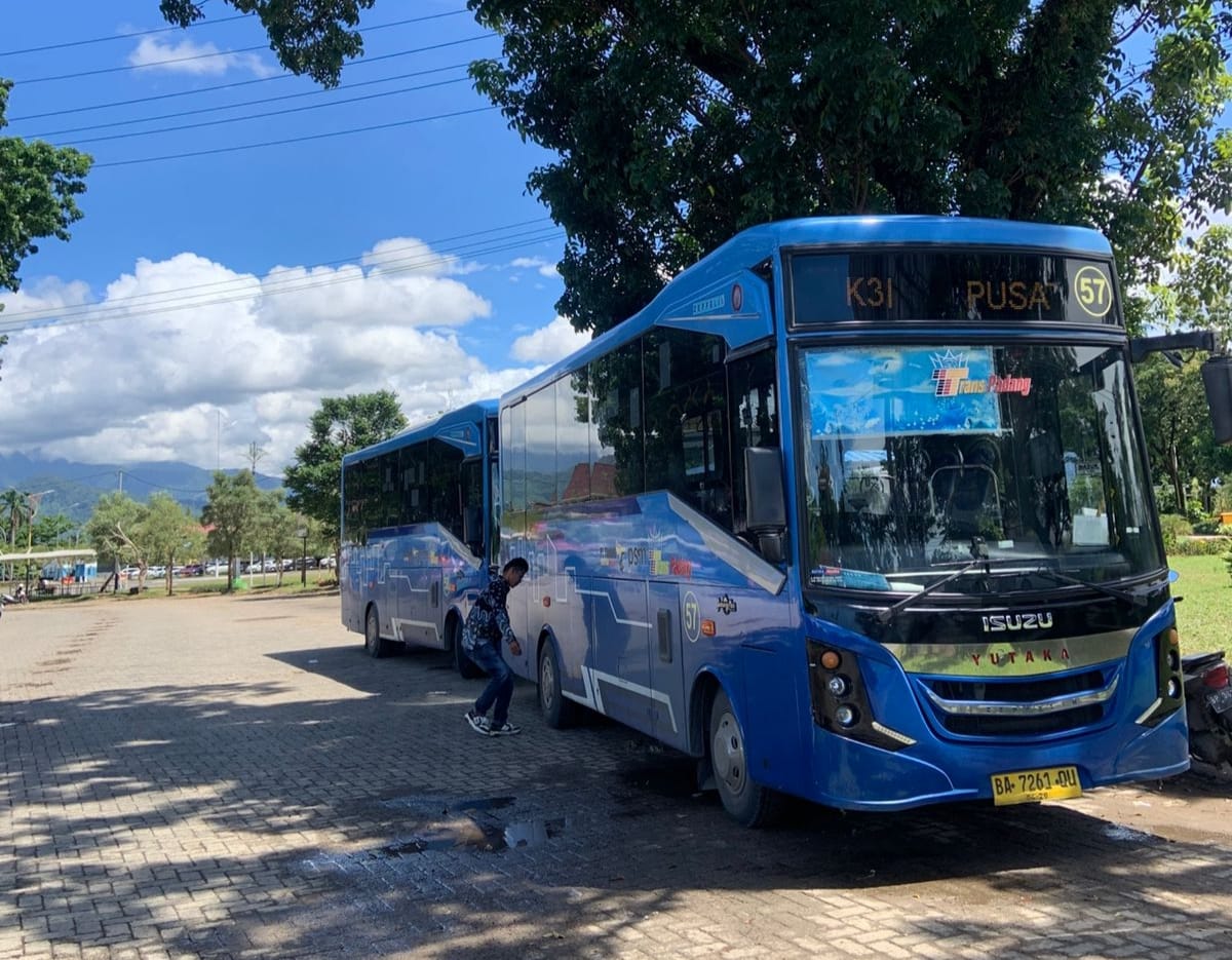 Lokasi pemberhentian terakhir bus Trans Padang Koridor 3 berpindah dari RS Siti Rahmah ke Balai Kota Padang, Aiepacah di Taman Digital, Kamis (29/1/2026).
