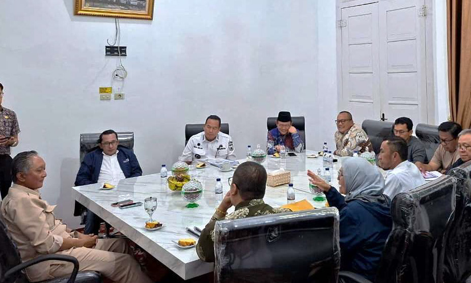 Yota Balad temui Menteri PU Dody Hanggodo bahas percepatan pembangunan Pariaman pascabencana hidrometeorologi, Rabu malam, 28 Januari 2026 di rumah dinas Bupati Tanahdatar.